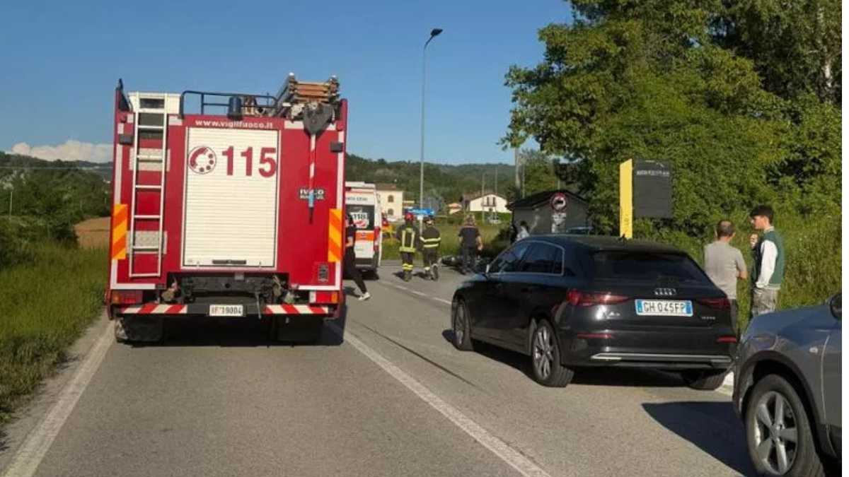 schianto tra auto e moto muore motociclista di 21 anni da Thesocialpost.it schianto tra auto e moto muore motociclista di 21 anni