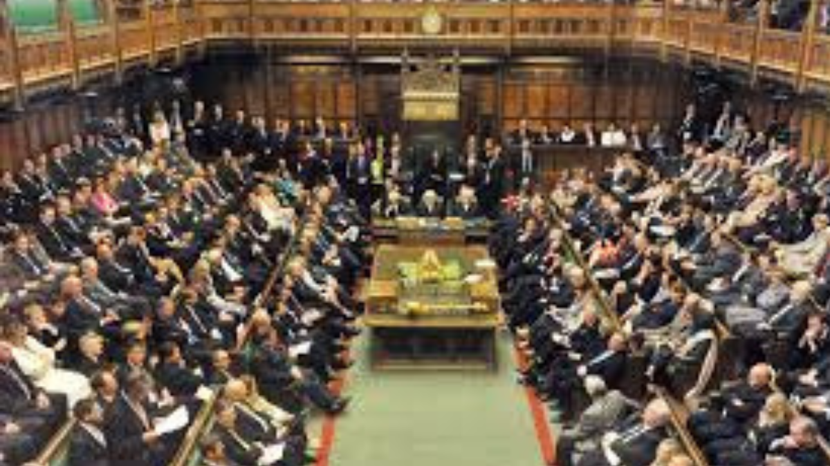 nigel farage si dimette da deputato vuole provocare nuove elezioni da Thesocialpost.it nigel farage si dimette da deputato vuole provocare nuove elezioni