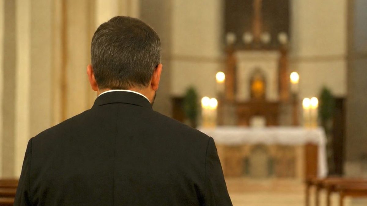 devo purificarlo dal demonio l8217orrore di un prete su un ragazzino italia sconvolta da Thesocialpost.it devo purificarlo dal demonio l8217orrore di un prete su un ragazzino italia sconvolta