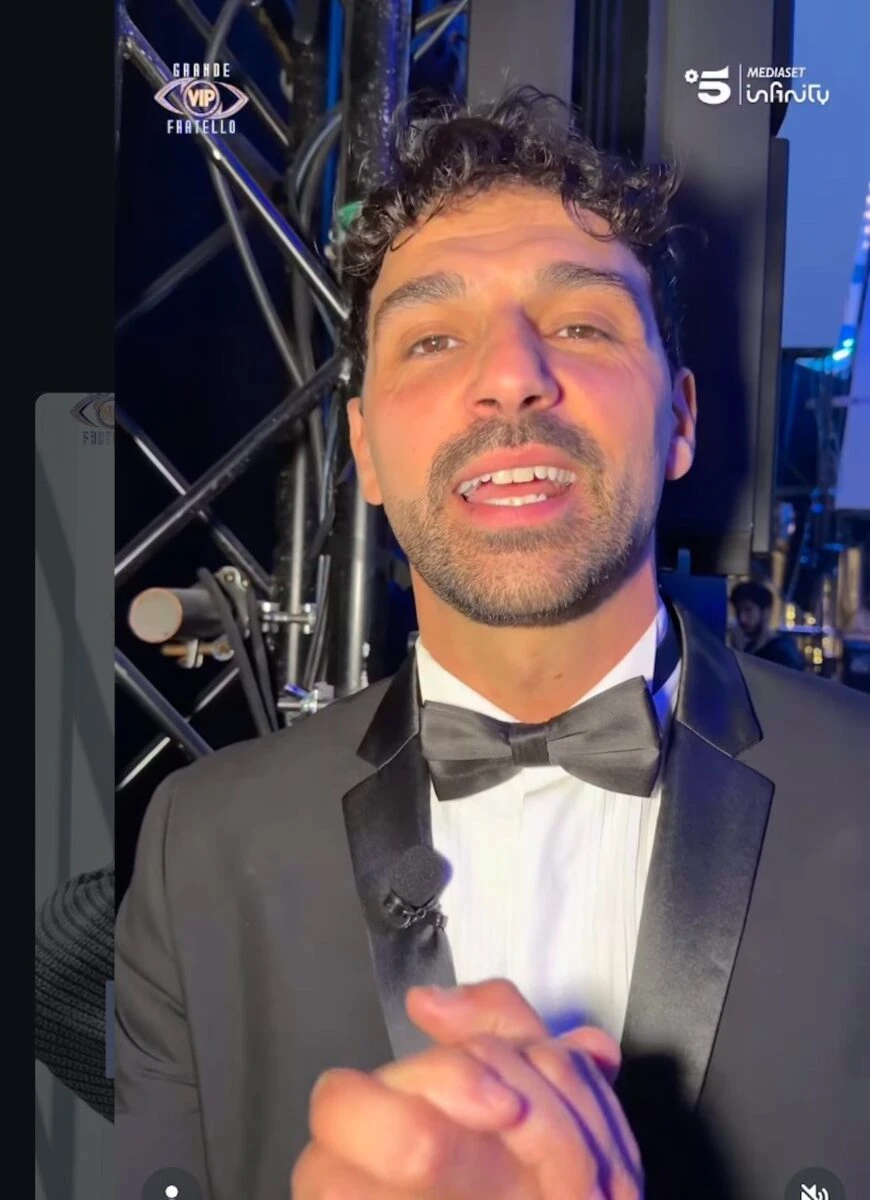 Raimondo Todaro, volto noto tra Amici, Ballando con le Stelle e GF Vip