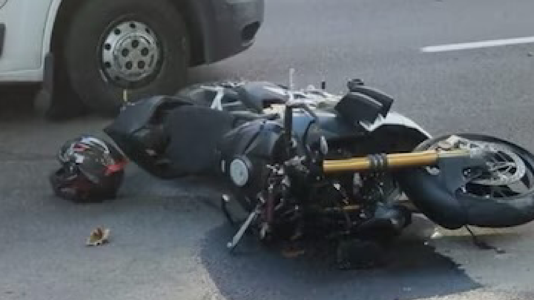 schianto frontale tra moto e suv all8217incrocio tragedia senza fine da Thesocialpost.it schianto frontale tra moto e suv all8217incrocio tragedia senza fine