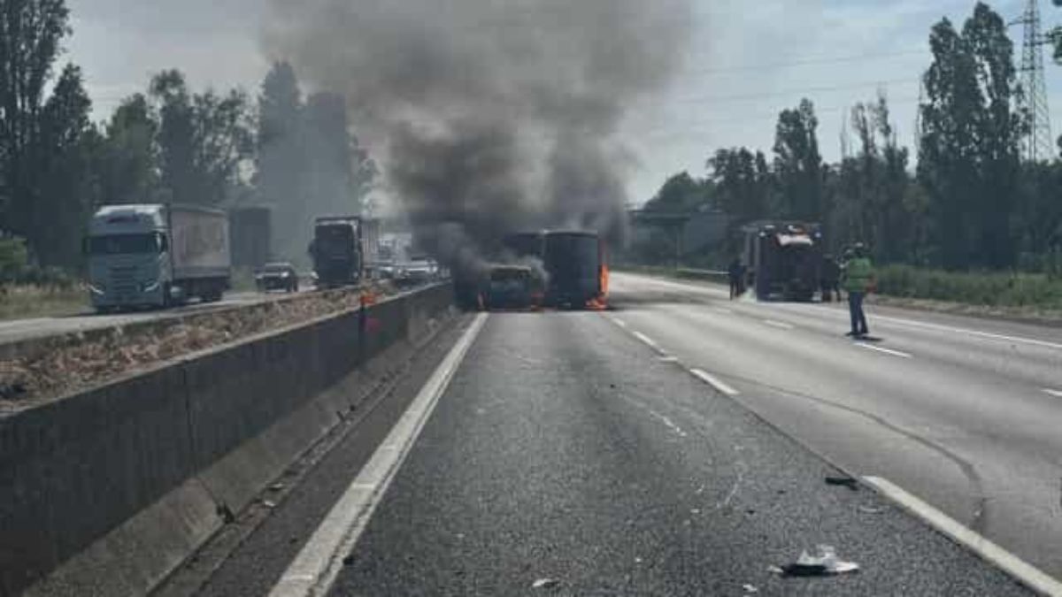 fiamme in autostrada enorme paura e tutto bloccato emergenza in italia da Thesocialpost.it fiamme in autostrada enorme paura e tutto bloccato emergenza in italia