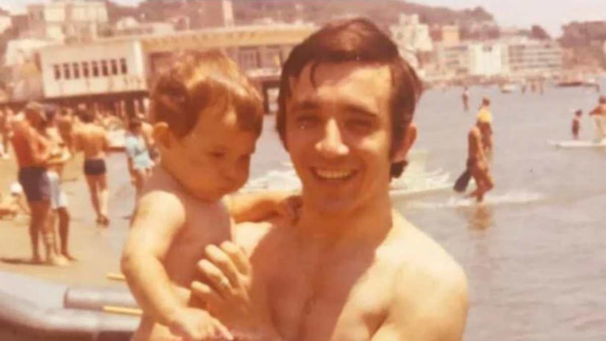 ciao pap224 lutto per il famosissimo cantante italiano l8217addio 232 straziante da Thesocialpost.it ciao pap224 lutto per il famosissimo cantante italiano l8217addio 232 straziante