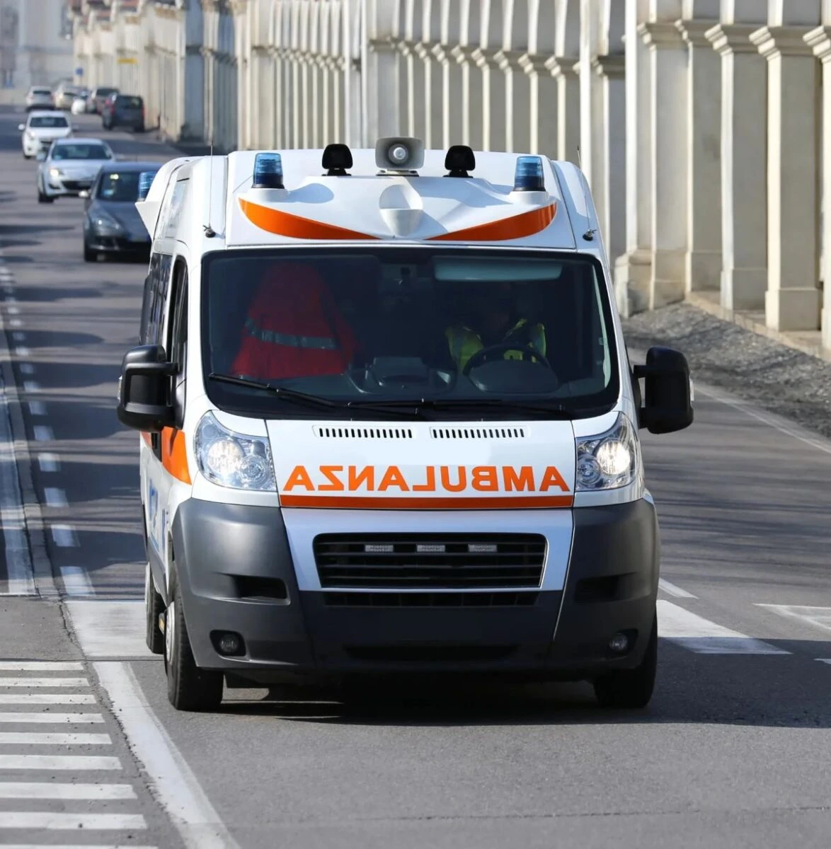 Ambulanza del 118 intervenuta per un incidente in autostrada