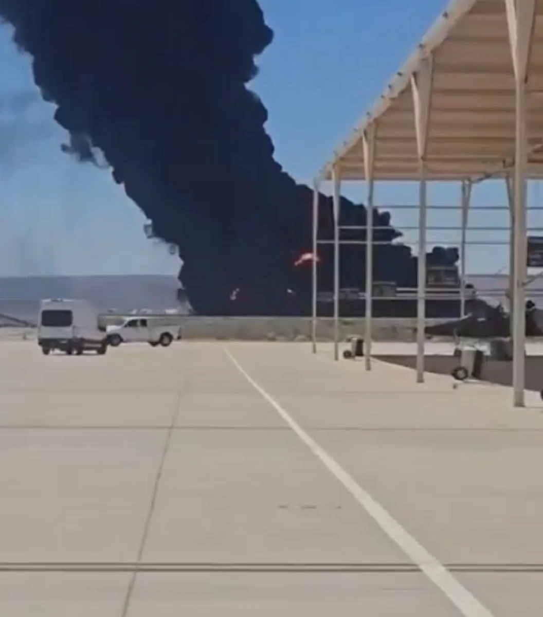 Base militare e area desertica in California vicino a Edwards, contesto dell'incidente del B-52