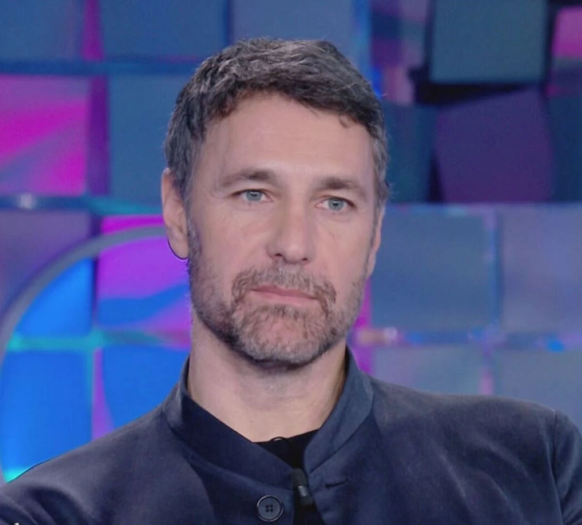 Raoul Bova in un ritratto fotografico