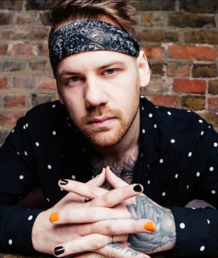 Post social relativo al coming out di Caleb Shomo