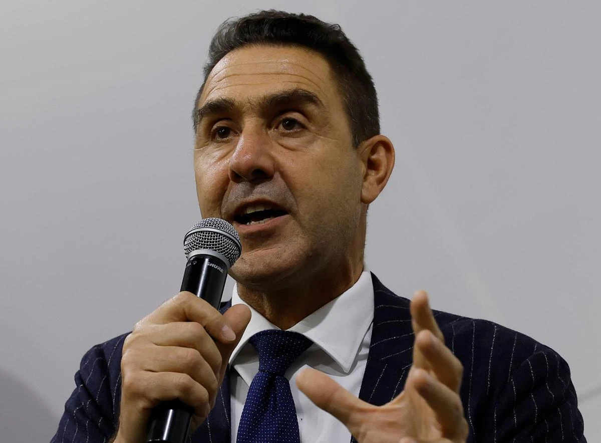 Roberto Vannacci in un contesto politico istituzionale