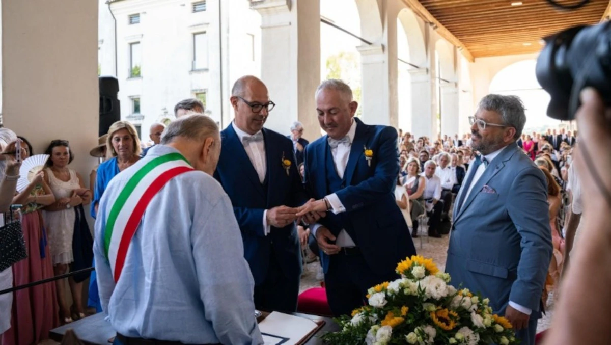 Immagine della cerimonia a Villa Cattaneo con gli invitati