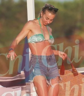 Silvia Salis al mare a Forte dei Marmi