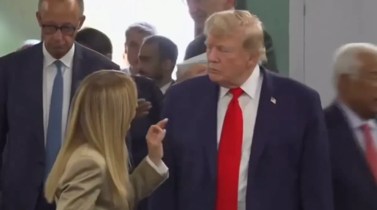 Giorgia Meloni al vertice G7 di Evian, in Francia, durante i lavori
