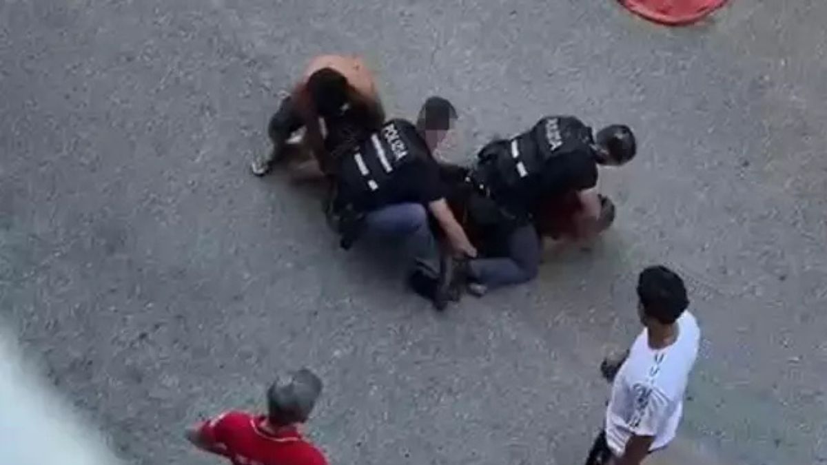Bologna, uomo ammanettato muore durante un intervento della polizia