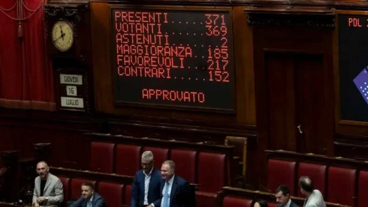 Aula della Camera durante il voto sulla riforma della legge elettorale