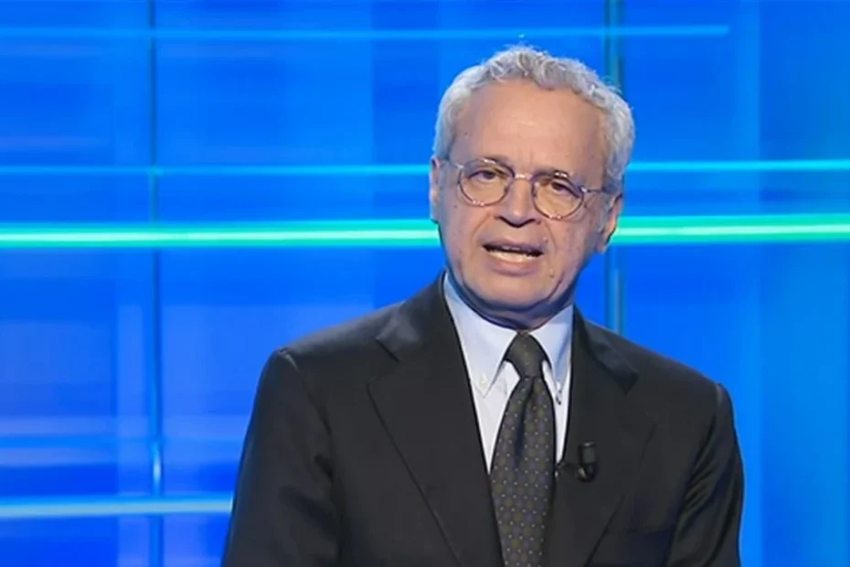 Enrico Mentana durante un annuncio televisivo
