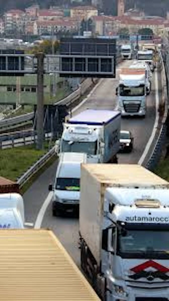 Intervento dei soccorsi sul tratto autostradale