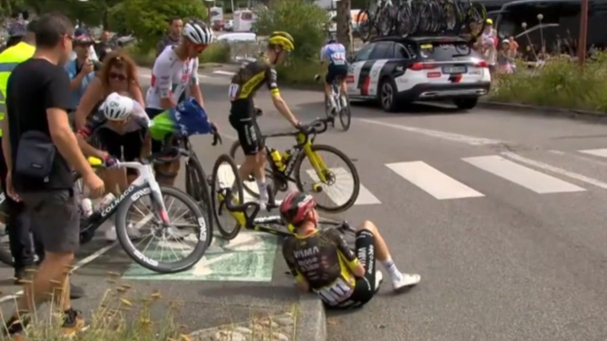 Tour de France, Vingegaard si ritira dopo una caduta: sospetta frattura della clavicola