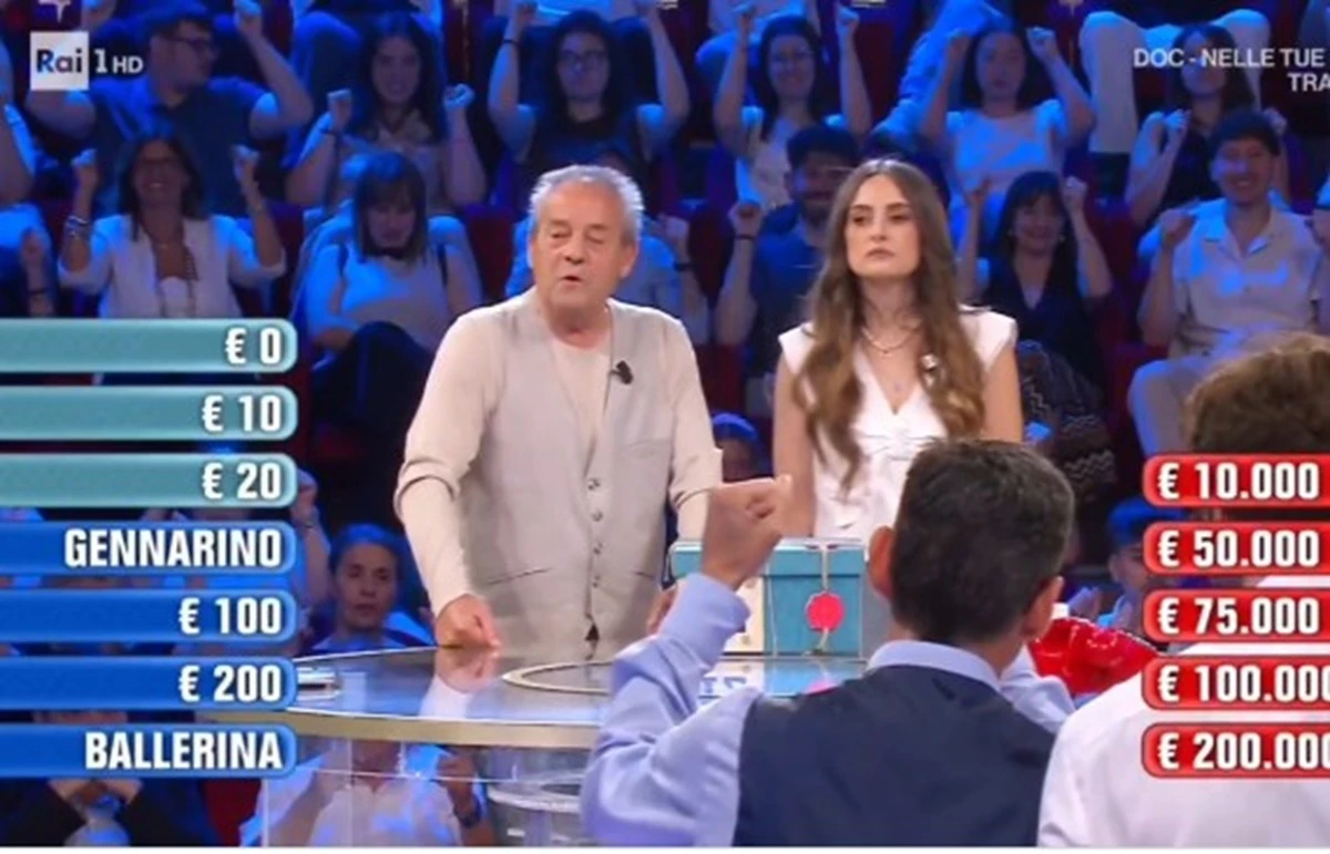 Stefano De Martino durante una puntata di Affari Tuoi