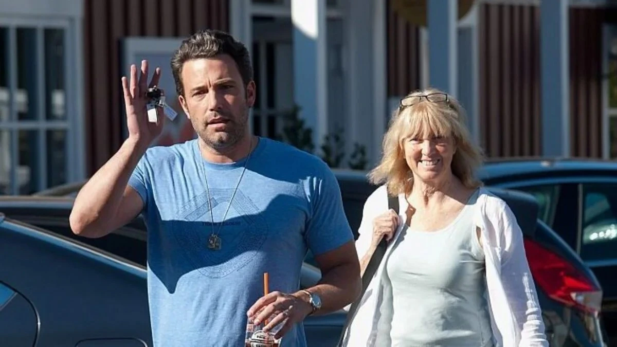 Chris Anne Affleck durante un evento con la famiglia