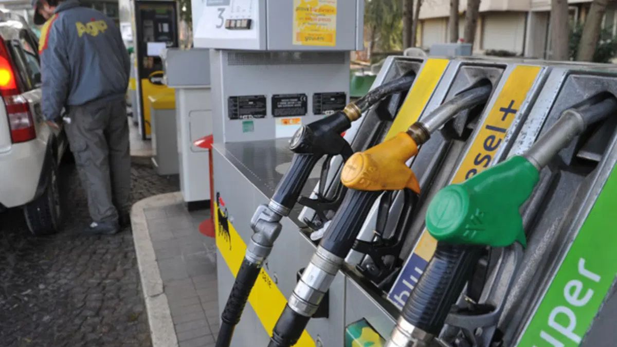 Diesel e benzina, aumenti record: tutti i prezzi, dove conviene fare rifornimento