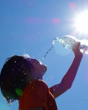 Persona esposta alle alte temperature estive