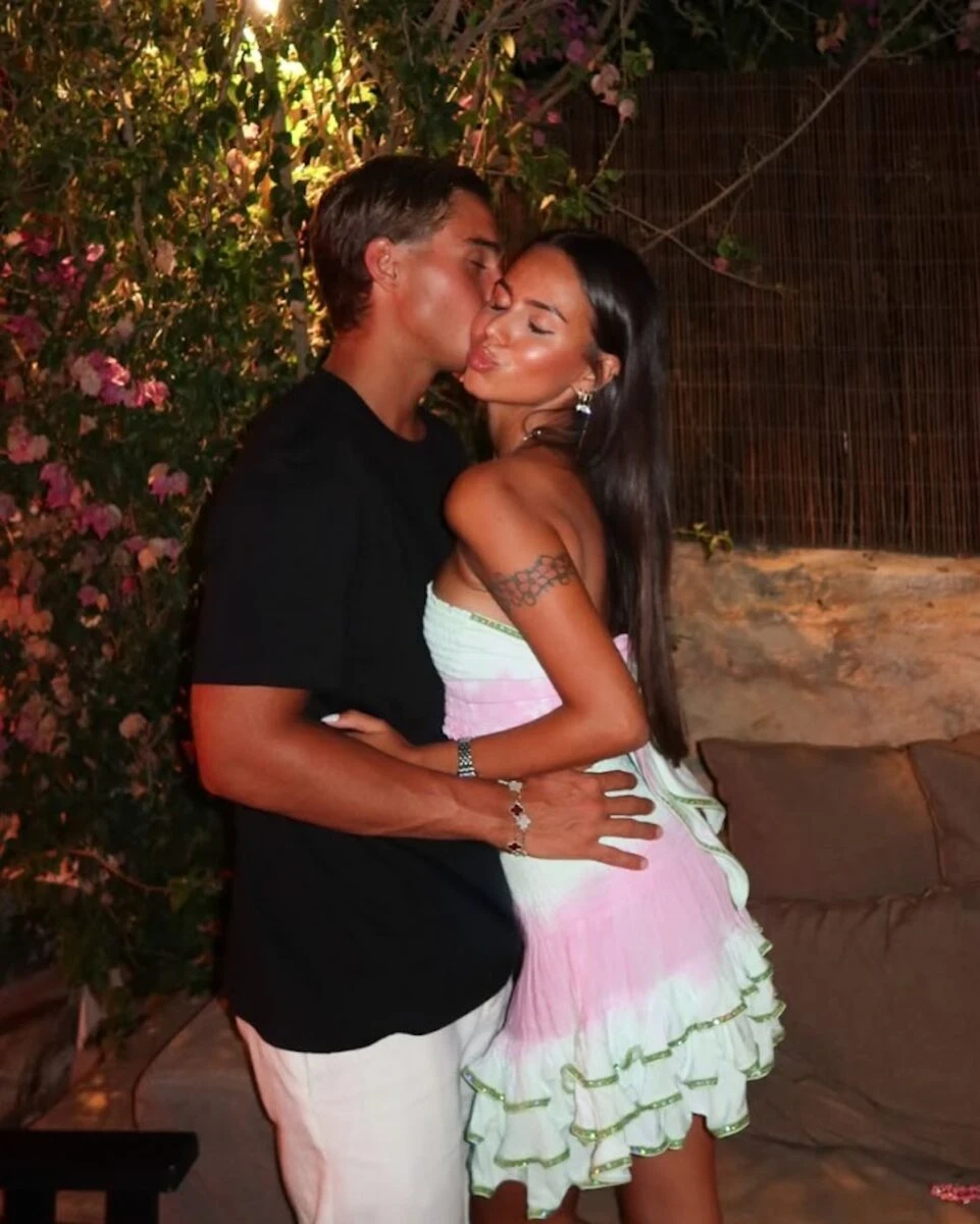 Martina Dotti e Davide Bonolis durante la vacanza a Formentera
