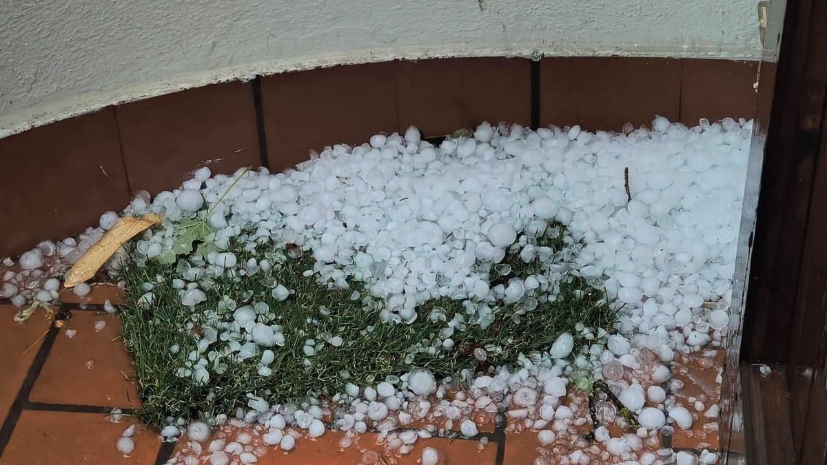 il maltempo irrompe sull8217italia grandine gigante e migliaia di fulmini su tutto il nord sbalzi termici anche di 20 gradi 8211 live da Thesocialpost.it il maltempo irrompe sull8217italia grandine gigante e migliaia di fulmini su tutto il nord sbalzi termici anche di 20 gradi 8211 live