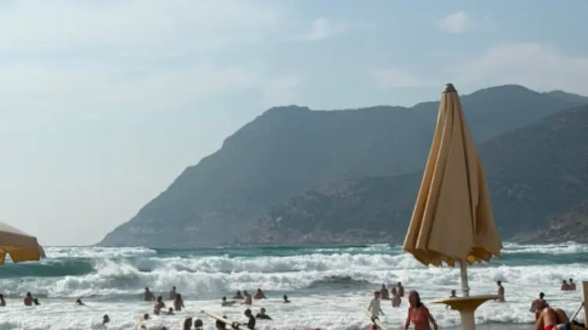 terrore in italia mare si agita improvvisamente persone risucchiate dalle correnti da Thesocialpost.it terrore in italia mare si agita improvvisamente persone risucchiate dalle correnti