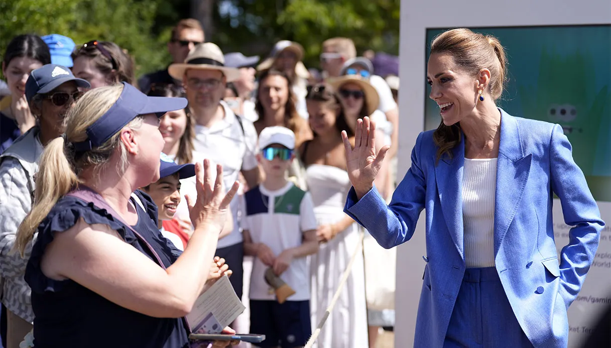 Kate Middleton spiazza i fan: da futura regina a bigliettaia a Wimbledon per un giorno