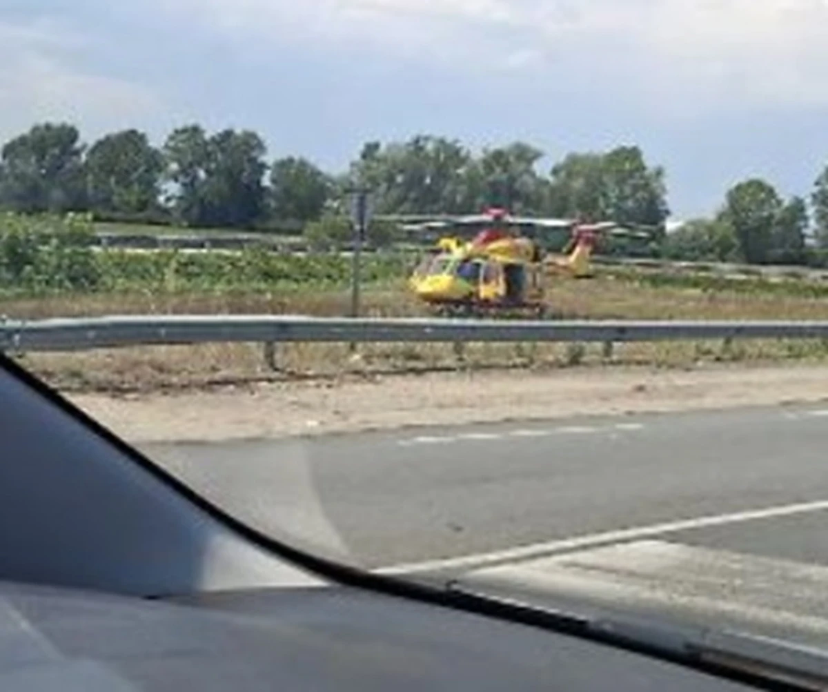 Intervento dei soccorsi dopo lo schianto tra auto e furgone a Villastellone