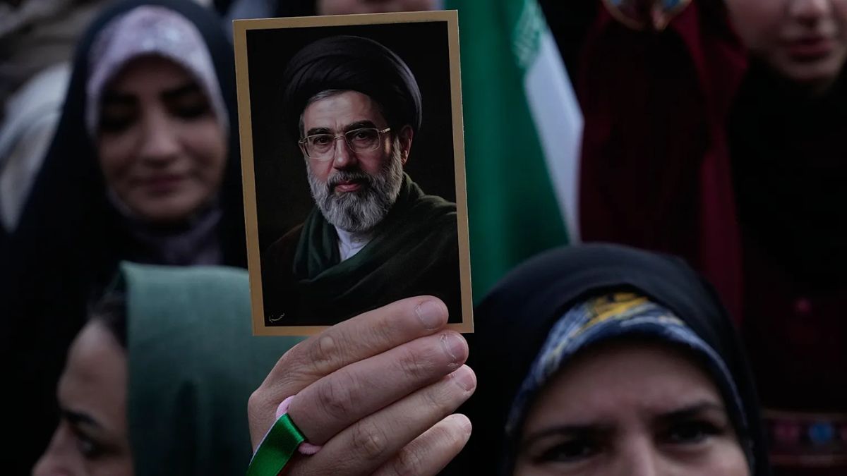 Guerra Iran-Usa, continua l’escalation: bombardamenti, missili e petroliere in fiamme – DIRETTA