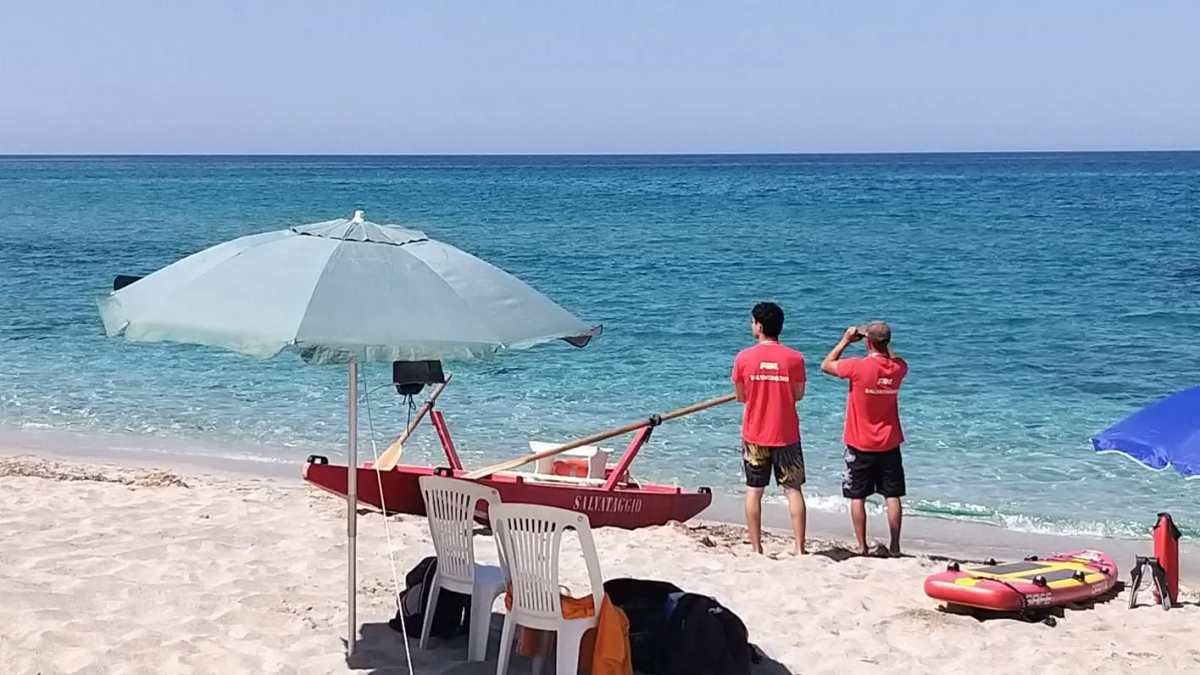 si tuffa per recuperare un pallone e rischia di morire il gesto eroico che gli salva la vita da Thesocialpost.it si tuffa per recuperare un pallone e rischia di morire il gesto eroico che gli salva la vita