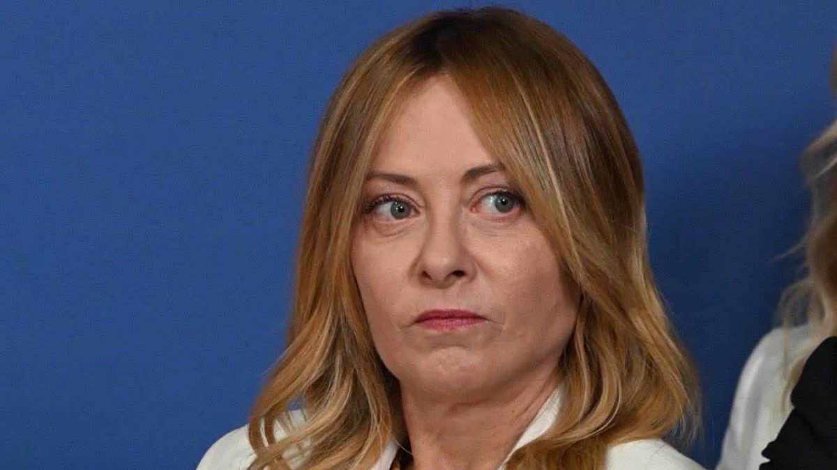 Meloni alle forze dell’ordine: “Vi copriamo le spalle”. Stretta su Roma e Milano