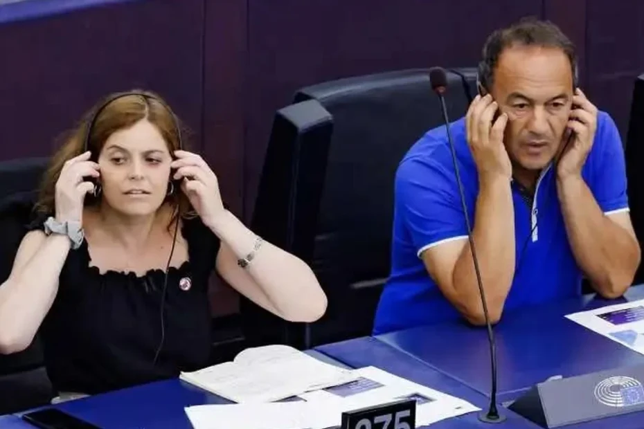 Mimmo Lucano torna sindaco di Riace dopo la sospensione della decadenza