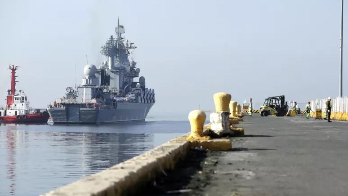 Ucraina colpisce navi russe nel Mar Caspio, Zelensky accusa: “Armi dirette all’Iran”