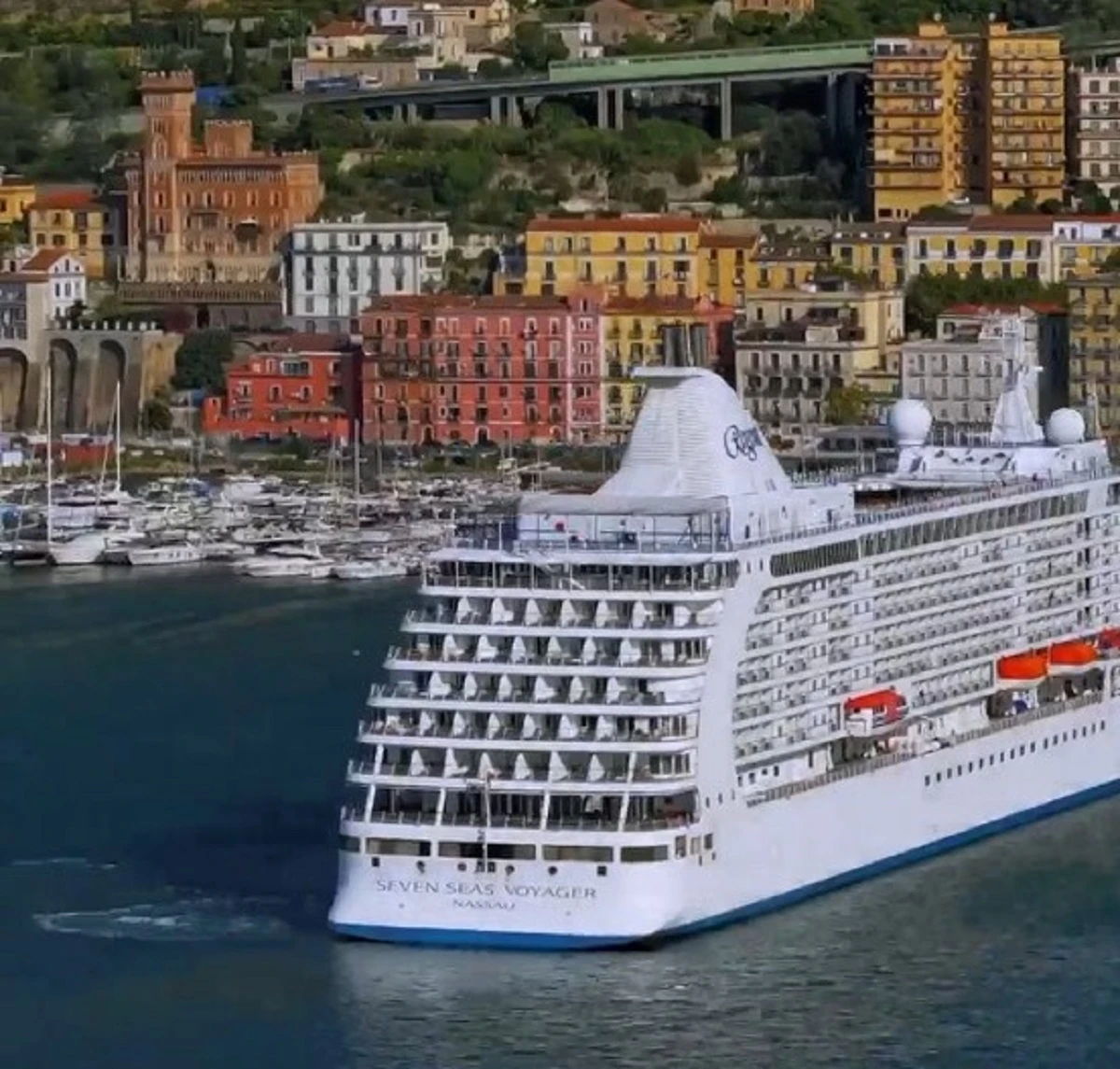 Porto di Salerno con area di attracco per navi da crociera