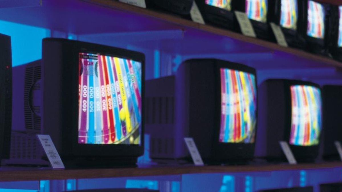 ungheria la tv pubblica m1 interrompe le trasmissioni i media pubblici non possono mentire annunciata una riorganizzazione da Thesocialpost.it ungheria la tv pubblica m1 interrompe le trasmissioni i media pubblici non possono mentire annunciata una riorganizzazione