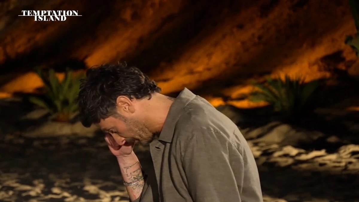Filippo Bisciglia abbraccia Diamante a Temptation Island