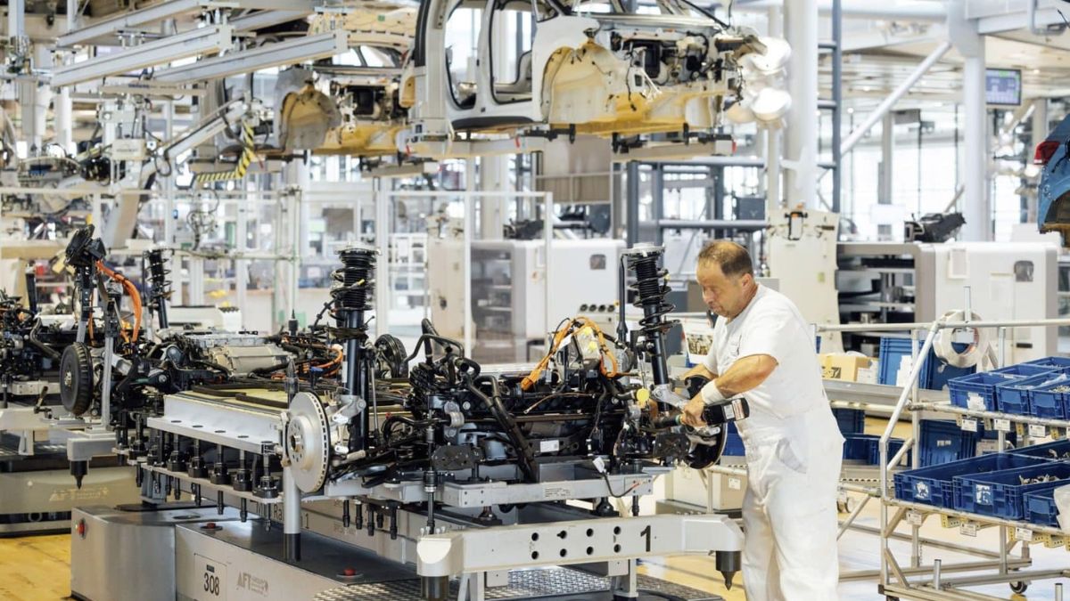 Volkswagen valuta un maxi piano di tagli: fino a 120mila posti di lavoro a rischio
