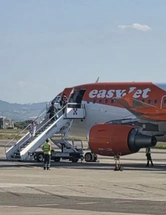 Motore in avaria dopo il decollo da Rimini, volo EasyJet costretto all’atterraggio d’emergenza