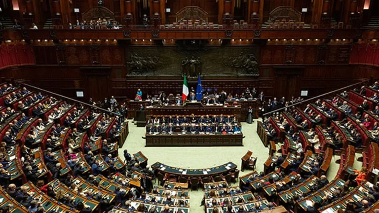 Il voto della Camera sulla Giornata nazionale Enzo Tortora scatena la polemica politica
