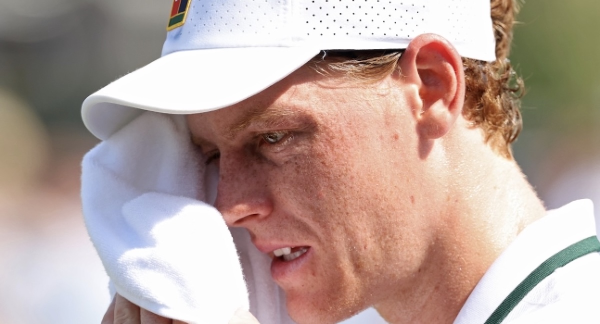 Jannik Sinner e l’infortunio al ginocchio, come sta davvero? Gli Us Open dietro l’angolo