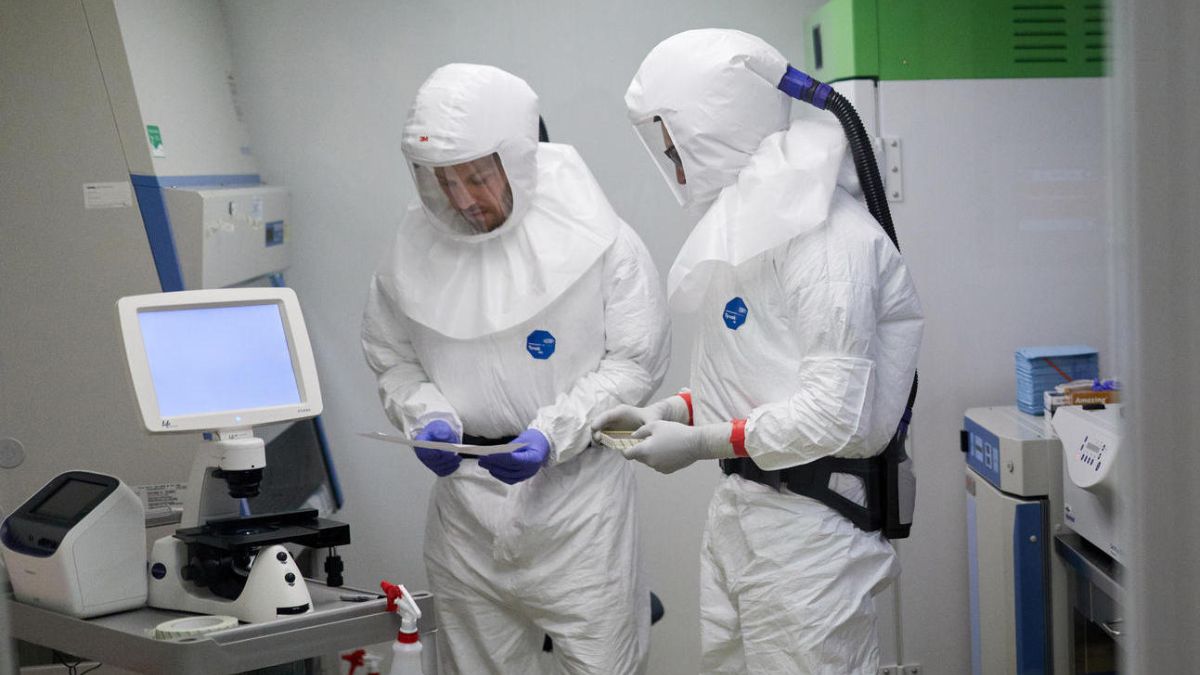 Scienziati creano virus usando l’intelligenza artificiale: è la prima volta nella storia