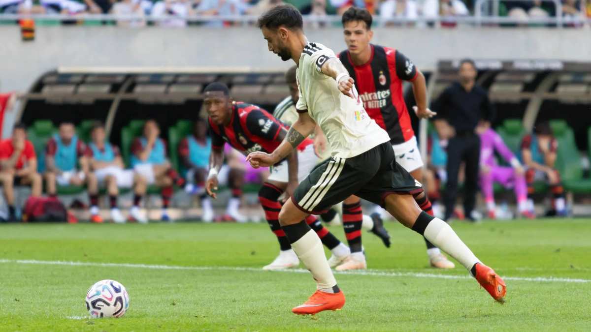 milan manchester altro che amichevole rissa e caos in campo cosa 232 successo da Thesocialpost.it milan manchester altro che amichevole rissa e caos in campo cosa 232 successo