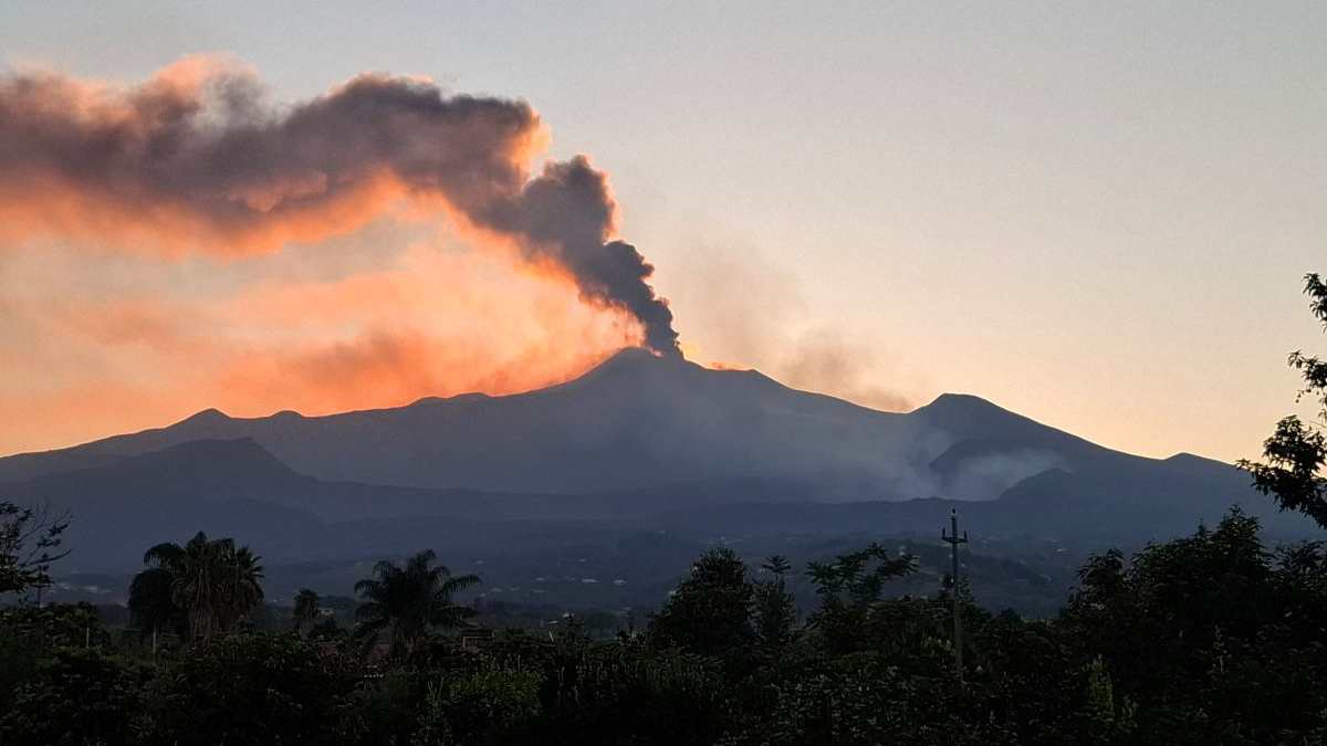 etna l8217estate di fuoco nove bocche eruttive e milioni di metri cubi di lava da Thesocialpost.it etna l8217estate di fuoco nove bocche eruttive e milioni di metri cubi di lava