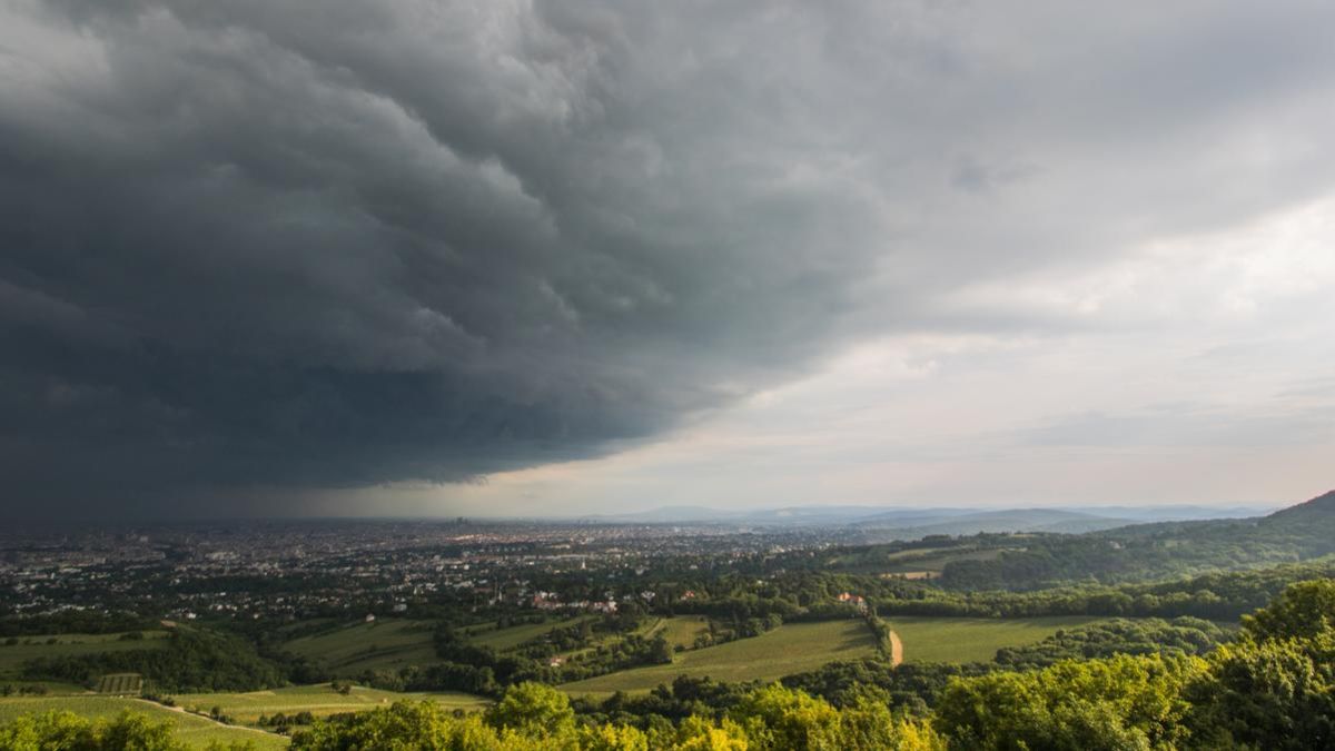 tre cicloni atlantici verso l8217italia scatta l8217allarme maltempo temporali e rischio alluvioni da Thesocialpost.it tre cicloni atlantici verso l8217italia scatta l8217allarme maltempo temporali e rischio alluvioni