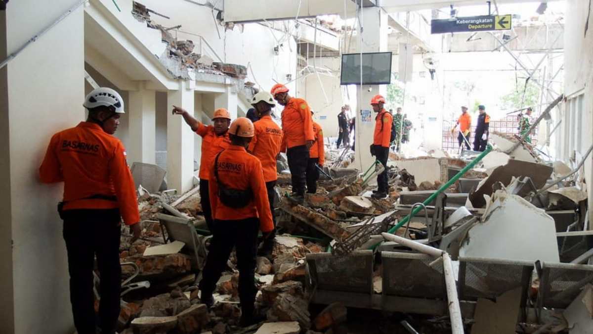 terremoto di magnitudo 77 in indonesia 232 una strage il bilancio si aggrava di ora in ora da Thesocialpost.it terremoto di magnitudo 77 in indonesia 232 una strage il bilancio si aggrava di ora in ora