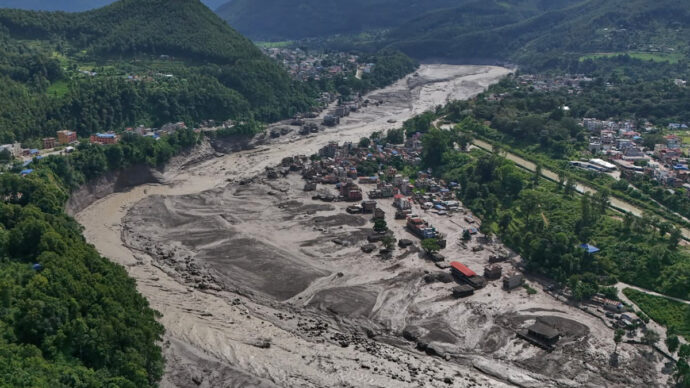 alluvione tra tibet e nepal nuova frana evacuati i soccorritori da Thesocialpost.it alluvione tra tibet e nepal nuova frana evacuati i soccorritori