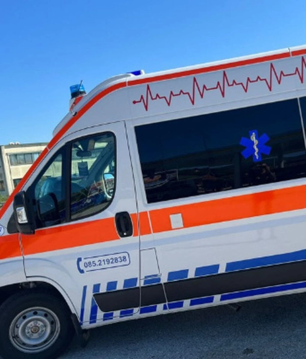Ambulanza intervenuta per soccorsi dopo incidente in autostrada