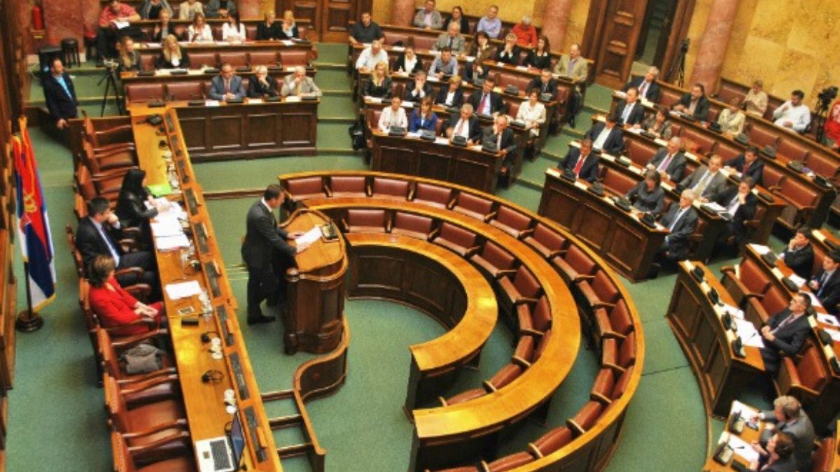 serbia vucic lascia la presidenza e punta al governo sfida agli studenti nelle elezioni del 25 ottobre da Thesocialpost.it serbia vucic lascia la presidenza e punta al governo sfida agli studenti nelle elezioni del 25 ottobre