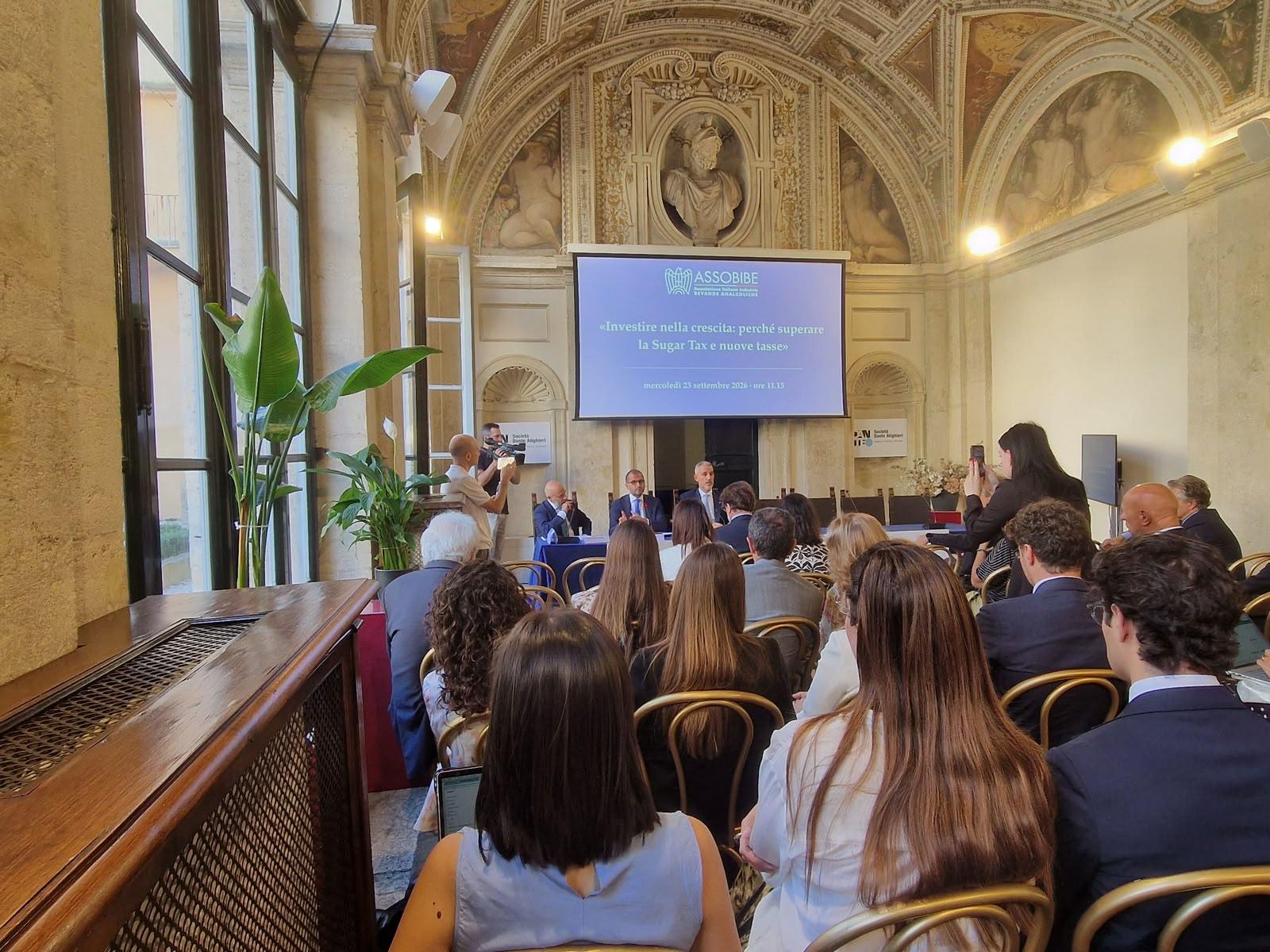 Il pubblico nella sala di Palazzo Firenze durante il convegno Assobibe